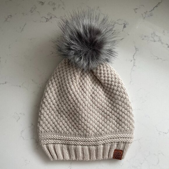CaliKids Fleece Lined Wool Blend Knit Toque/Hat Pom Pom Soft Grey/Taupe Junior - Picture 1 of 9